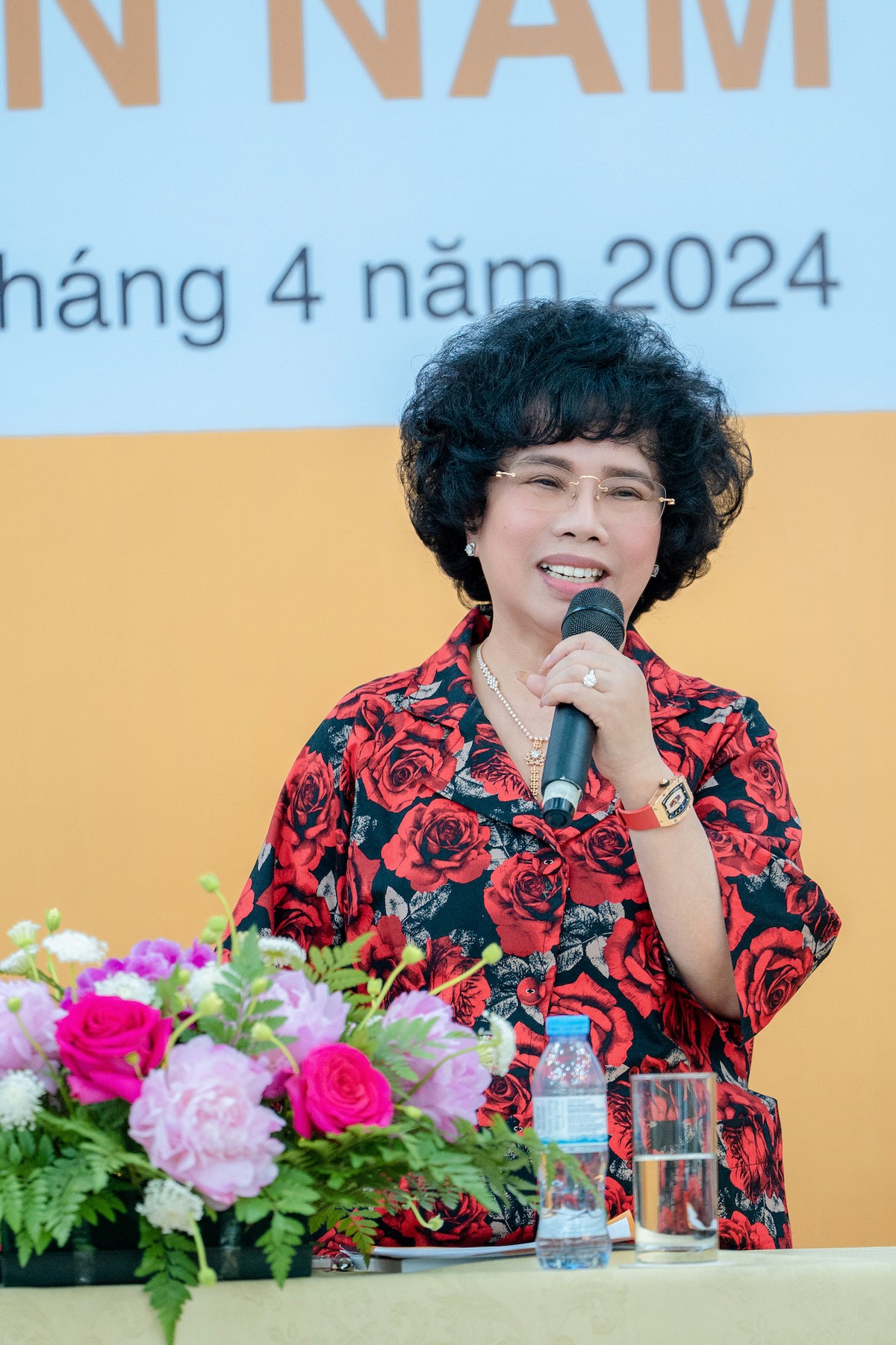 Bà Thái Hương, Phó Chủ tịch HĐQT, Tổng giám đốc BAC A BANK phát biểu và trả lời Trang Chủ KL99Com Số 1 Link Đăng Ký KL999