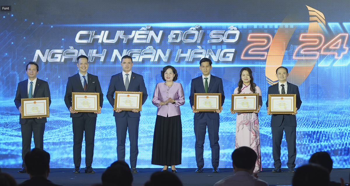 Đại diện VIB cùng các Link Vào Nhà Cái KL99 COM Tặng +199k nhận bằng khen từ Thống đốc NHNN.