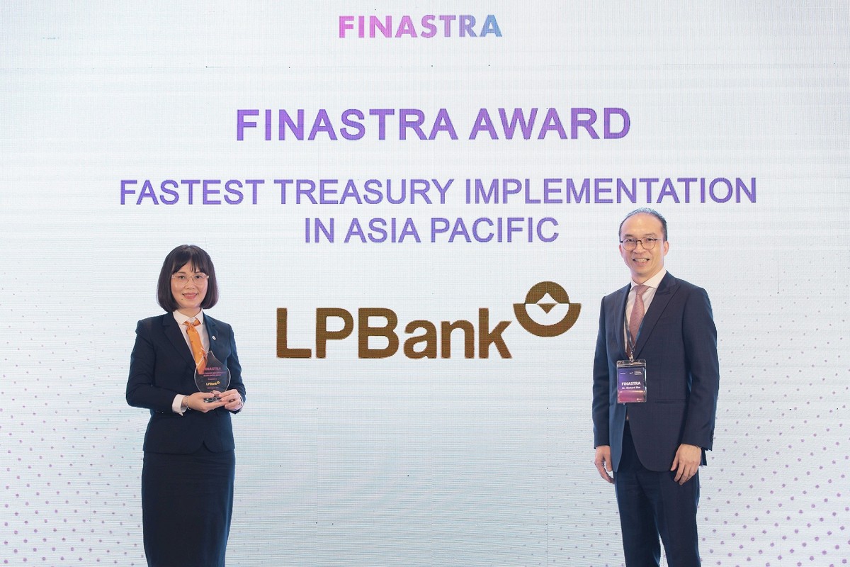 Bà Nguyễn Ánh Vân, Phó tổng giám đốc LPBank nhận giải Link Vào Nhà Cái KL99 COM Tặng +199k “Triển khai hệ thống Kondor Treasury nhanh nhất châu Á - Thái Bình Dương”