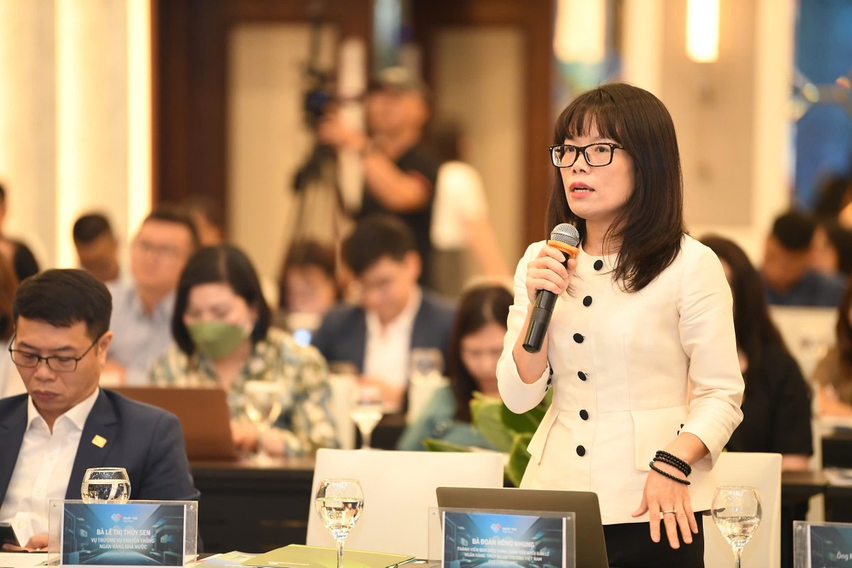 Bà Đoàn Hồng Nhung, Thành viên Ban Điều hành, Giám đốc Khối Bán lẻ Vietcombank