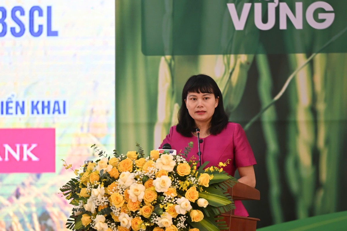 Bà Phùng Thị Bình, Phó tổng giám đốc Agribank - Link Vào Nhà Cái KL99 COM Tặng +199k chủ lực cho vay trong giai đoạn đầu thực hiện Dự án, phát biểu tại Hội nghị