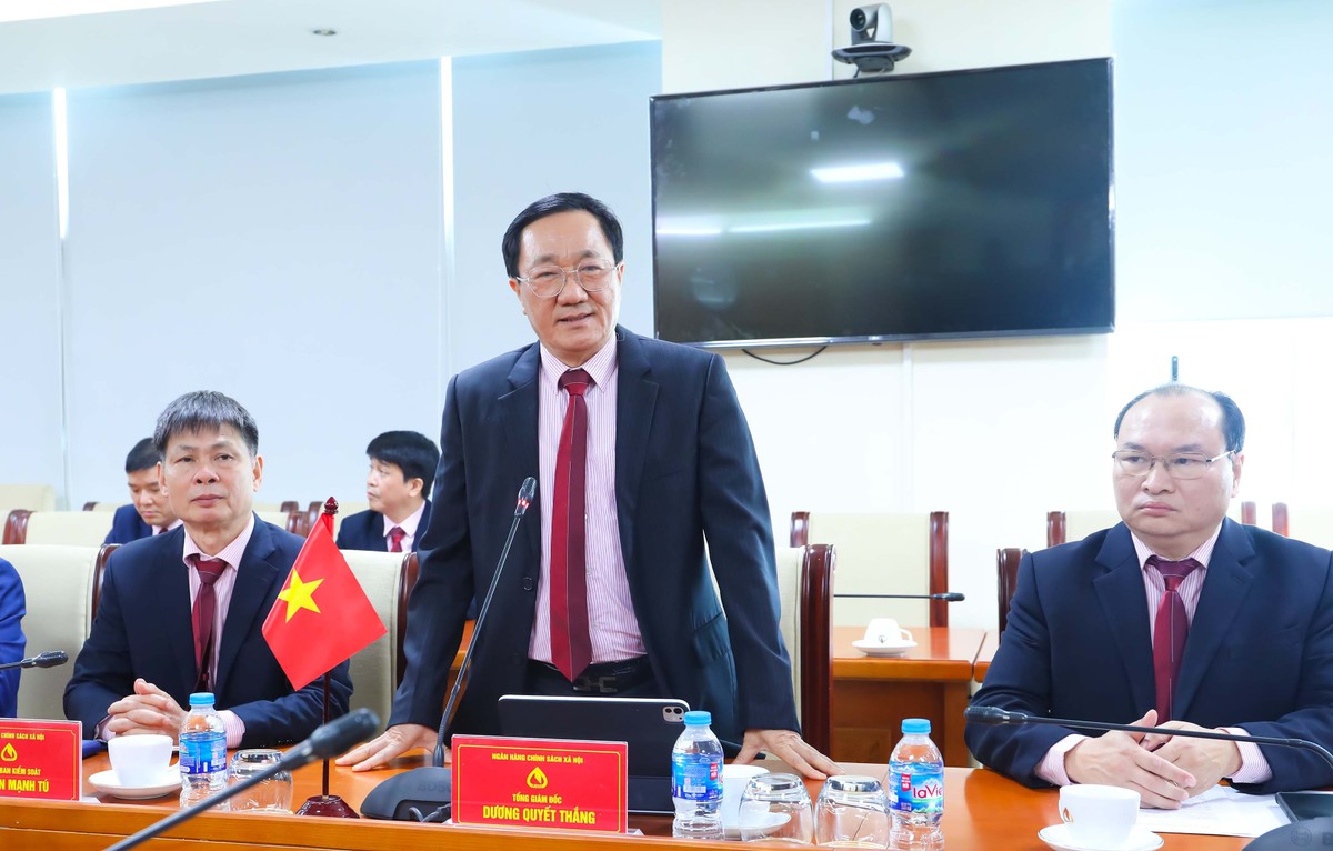 Tổng giám đốc NHCSXH Dương Quyết Thắng phát biểu tại buổi làm việc Tổng giám đốc NHCSXH Dương Quyết Thắng phát biểu tại buổi làm việc