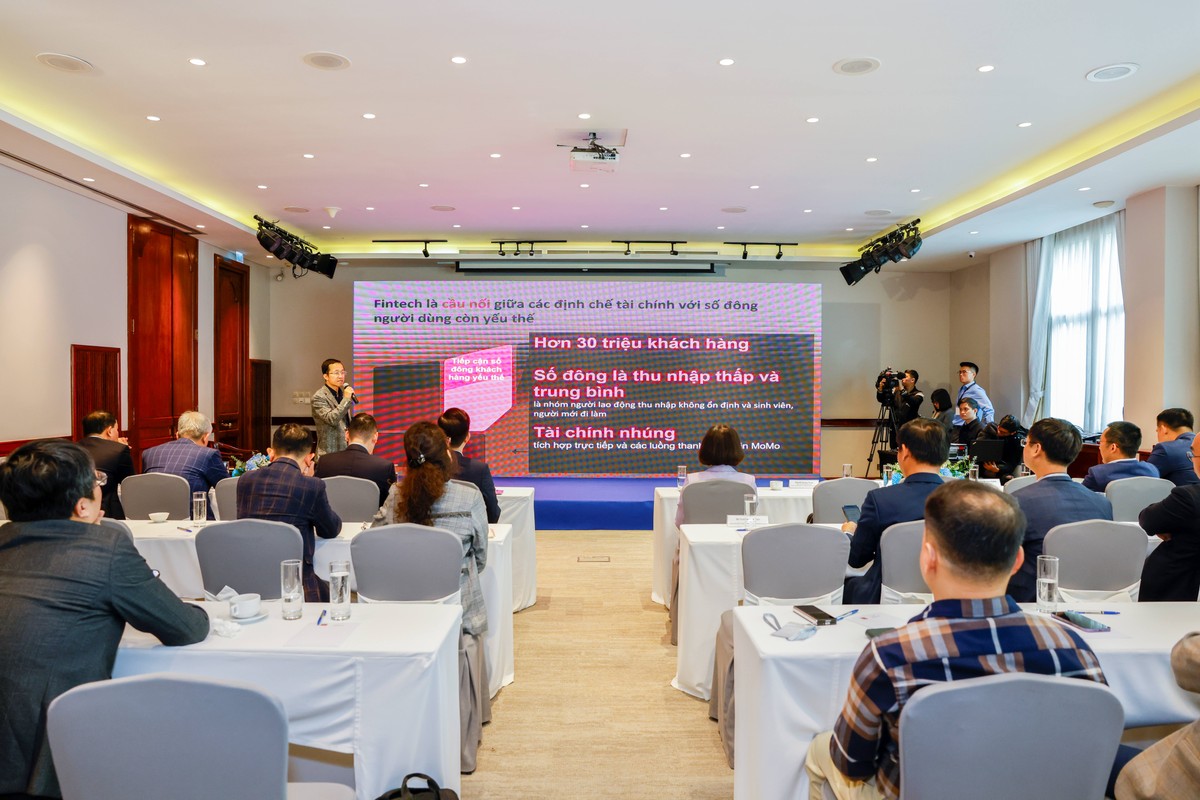 Ông Đỗ Quang Thuận, Phó tổng giám đốc thường trực MoMo trình bày tại sự kiện Ông Đỗ Quang Thuận, Phó tổng giám đốc thường trực MoMo trình bày tại sự kiện