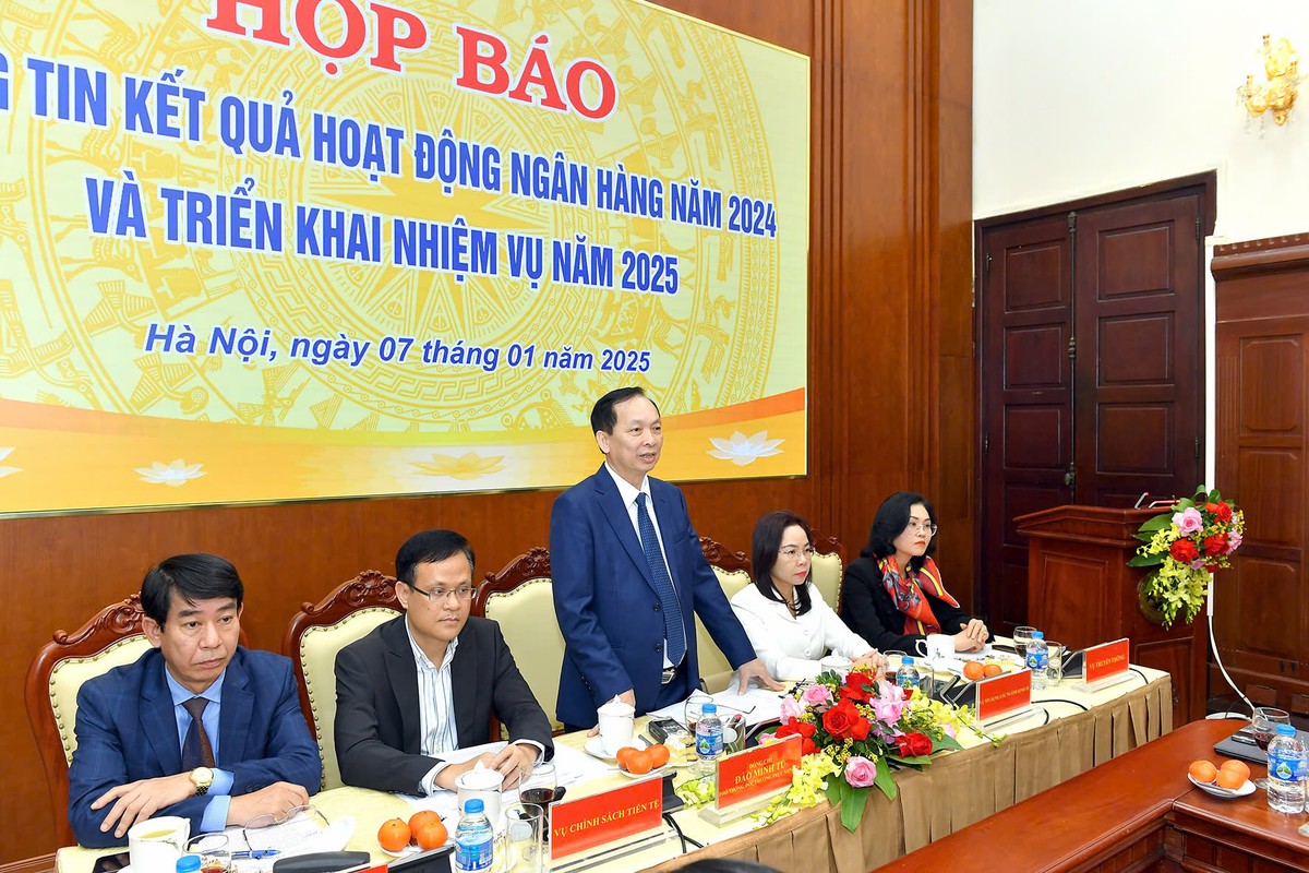 Phó Thống đốc Thường trực NHNN Đào Minh Tú phát biểu tại Họp báo
