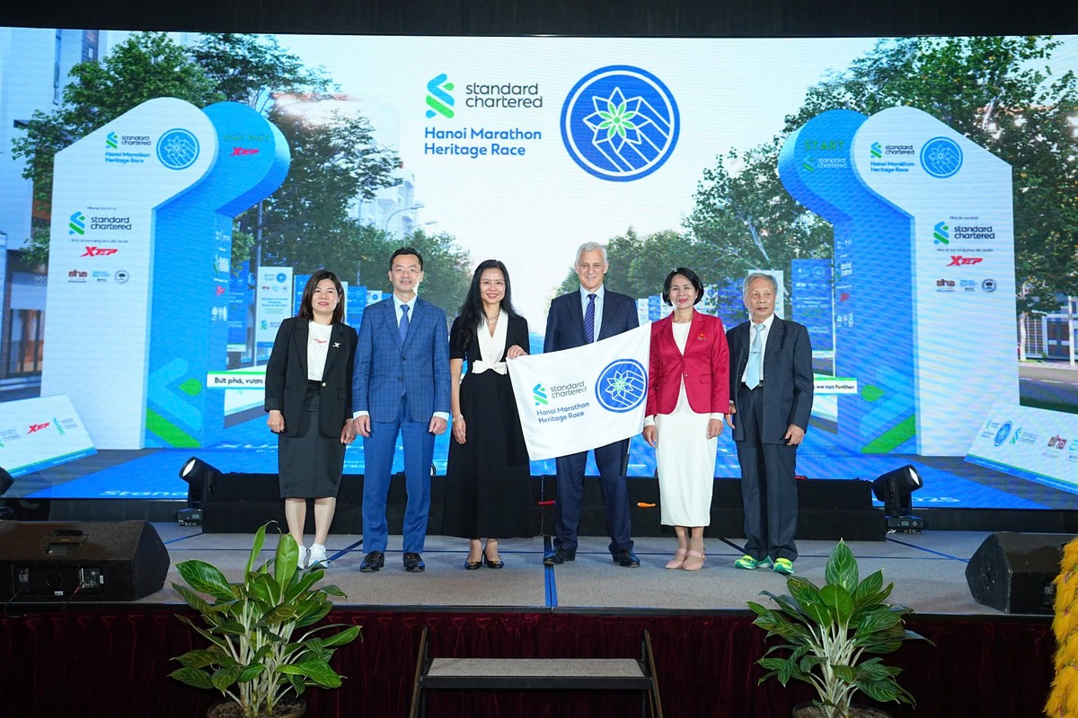 Ông Bill Winters tham dự Lễ công bố mùa giải Standard Chartered marathon Di sản Hà Nội 2025