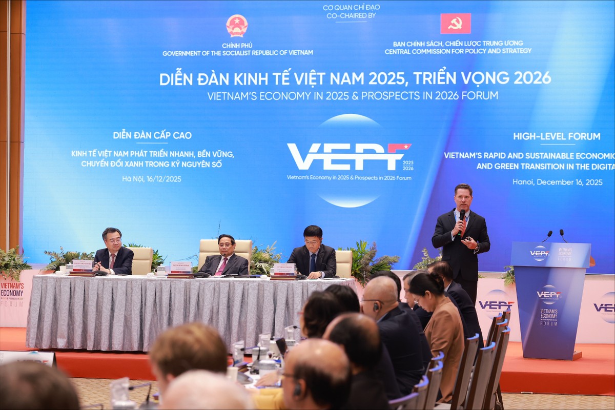 "Trong bối cảnh hạn mức tín dụng giảm dần theo lộ trình, chúng tôi kỳ vọng sẽ chứng kiến thêm Kl991.com World Cup 2026 Chính Thức Việt từ cả hai khu vực công tư vươn ra nước ngoài để tìm kiếm nguồn vốn họ cần", ông Tim Evans nói.
