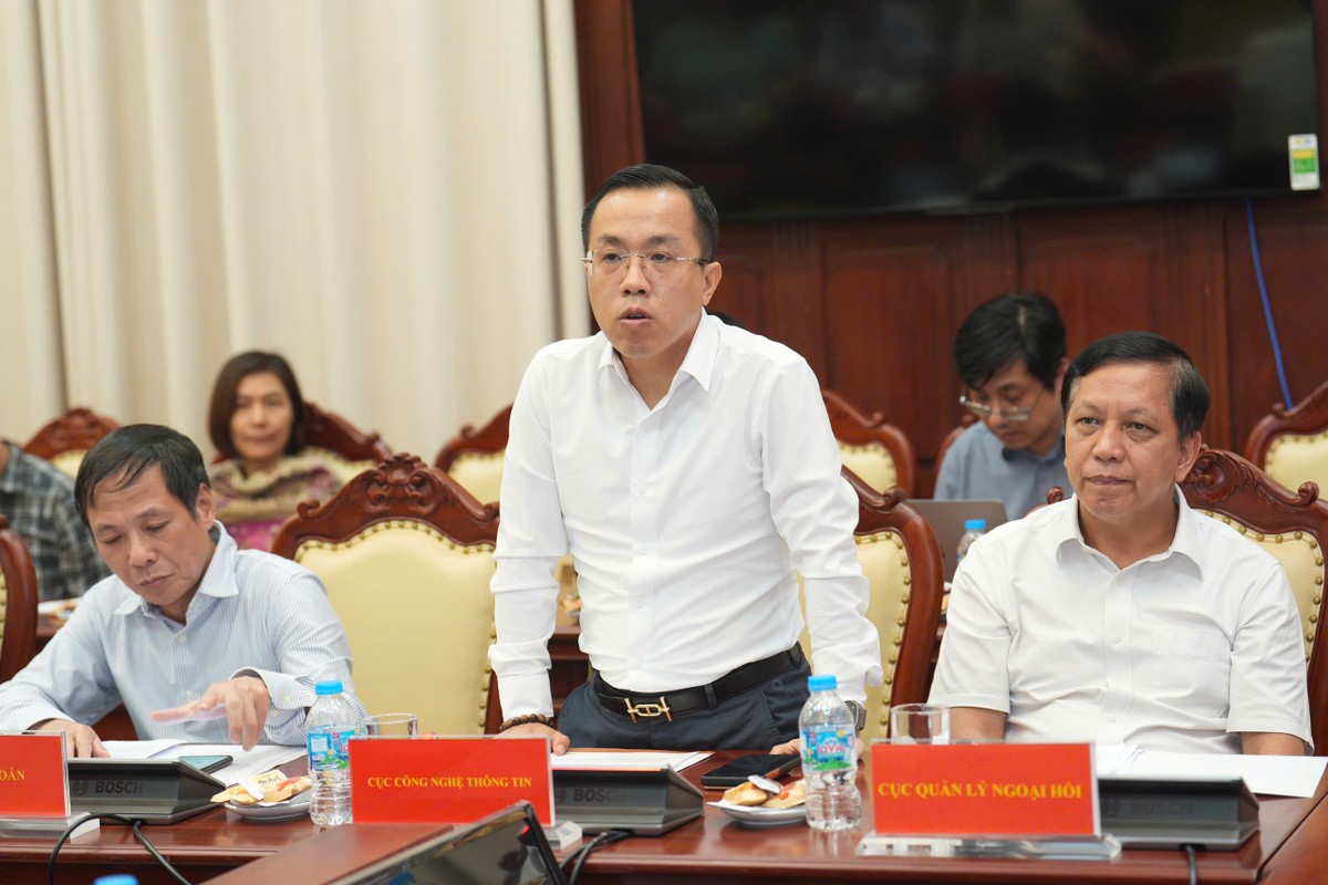 Ông Lê Hoàng Chính Quang, Cục trưởng Cục Công nghệ thông tin, Link Vào Nhà Cái KL99 COM Tặng +199k 99Kl99 trực tiếp đá gà trả lời truyền thông tại Họp báo.