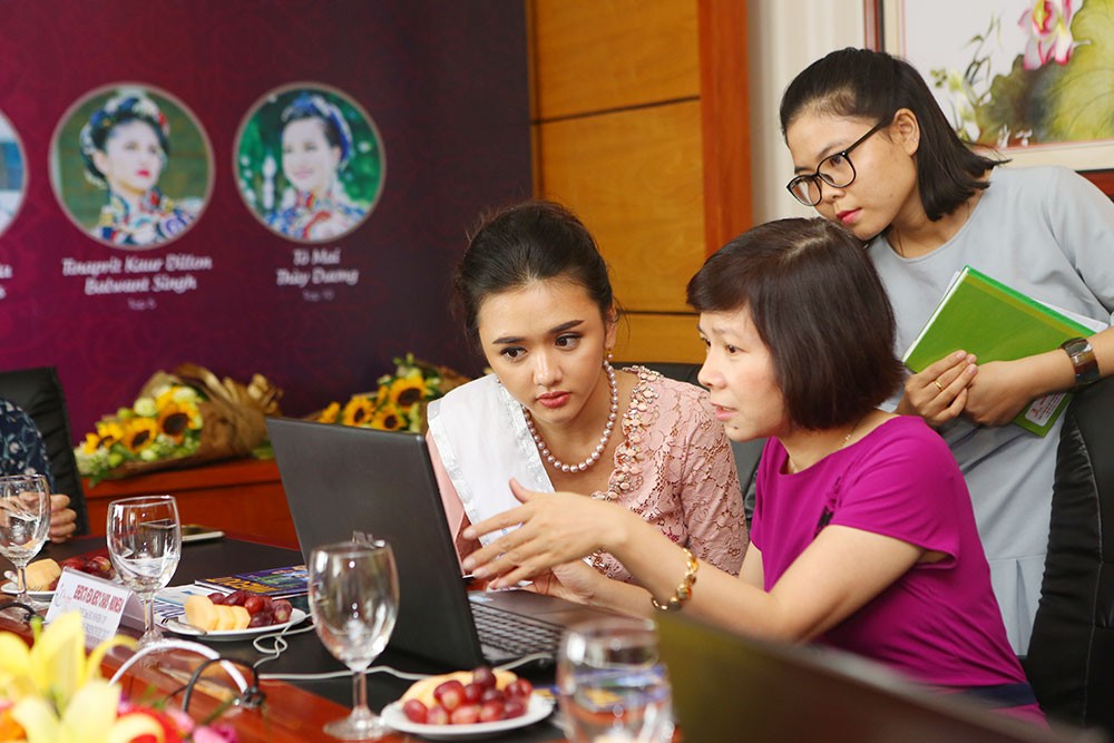 Hoa hậu, Á hậu và Top 10 Miss ASEAN Frendship 2017 giao lưu trực tuyến với độc giả Báo Kl99ok phiên bản mới ảnh 12
