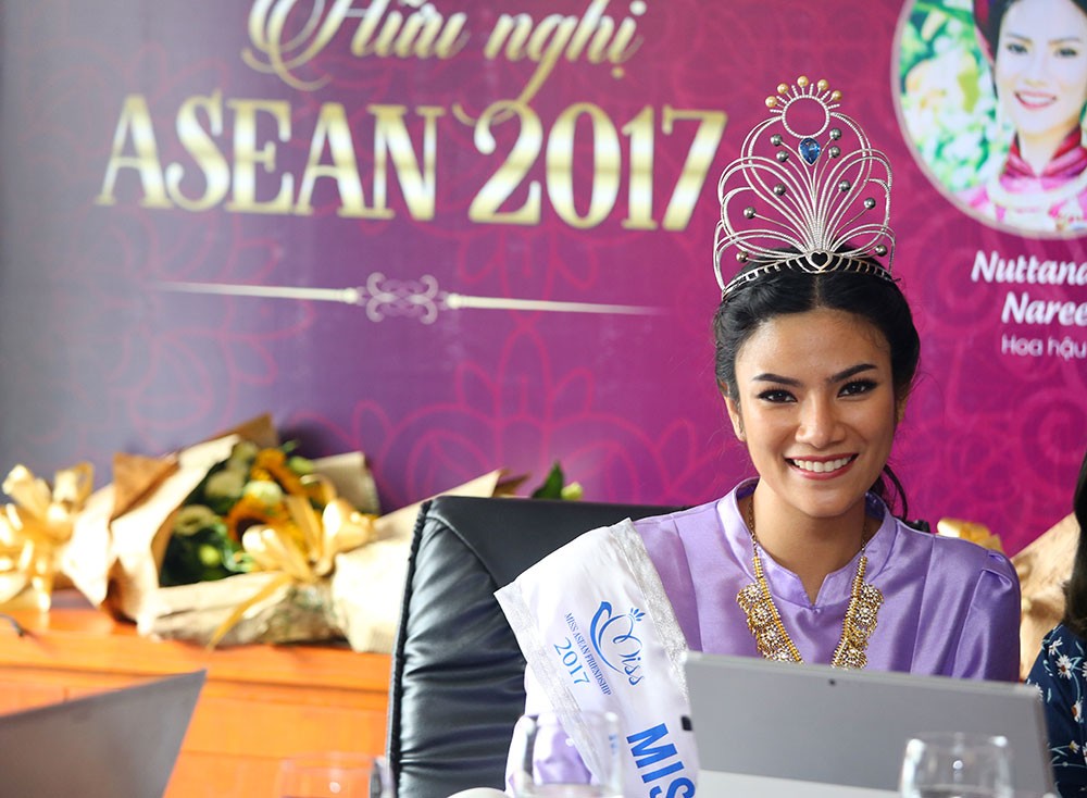 Hoa hậu, Á hậu và Top 10 Miss ASEAN Frendship 2017 giao lưu trực tuyến với độc giả Báo Kl99ok phiên bản mới ảnh 16