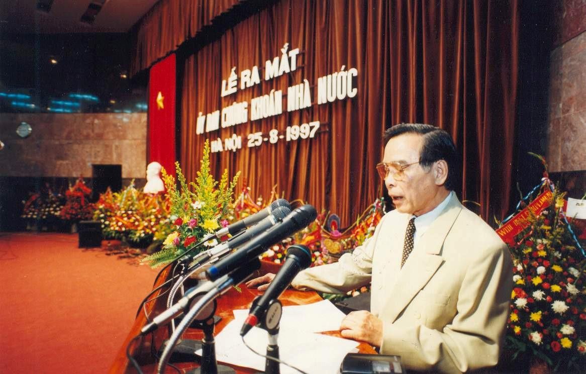 Lễ ra mắt Ủy ban 99Kl99 link đăng nhập 99Kl99 trực tiếp đá gà năm 1997 (ảnh: UBCKNN)