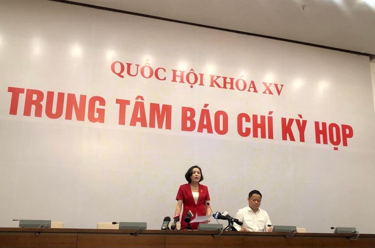 Bà Nguyễn Thị Thanh, Ủy viên Ủy ban Thường vụ Quốc hội, Trưởng ban Ban Công tác đại biểu, Văn phòng Quốc hội thông tin tại cuộc họp báo trưa 7/6 (ảnh: M.M)