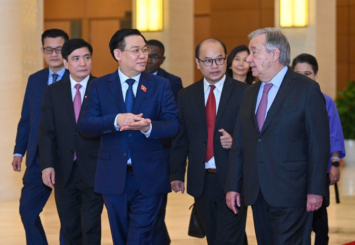 Chủ tịch Quốc hội Vương Đình Huệ đón tiếp Tổng Thư ký Liên Hợp quốc Antonio Guterres tại Nhà Quốc hội Việt Nam sáng 22/10.