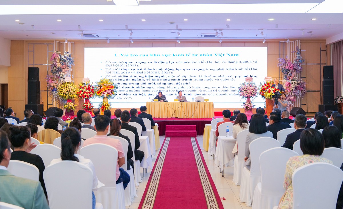 Toàn cảnh Diễn đàn Kl992 cổng game cá cược tư nhân lần thứ hai năm 2023 sáng 2/4/2023.