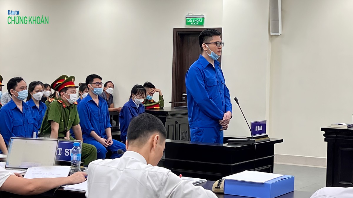 Bị cáo Đỗ Đức Nam, cựu Tổng giám đốc Công ty 99Kl99 link đăng nhập Trí Việt trả lời xét hỏi tại phiên toà chiều 8/5 (Ảnh: H.Yến)