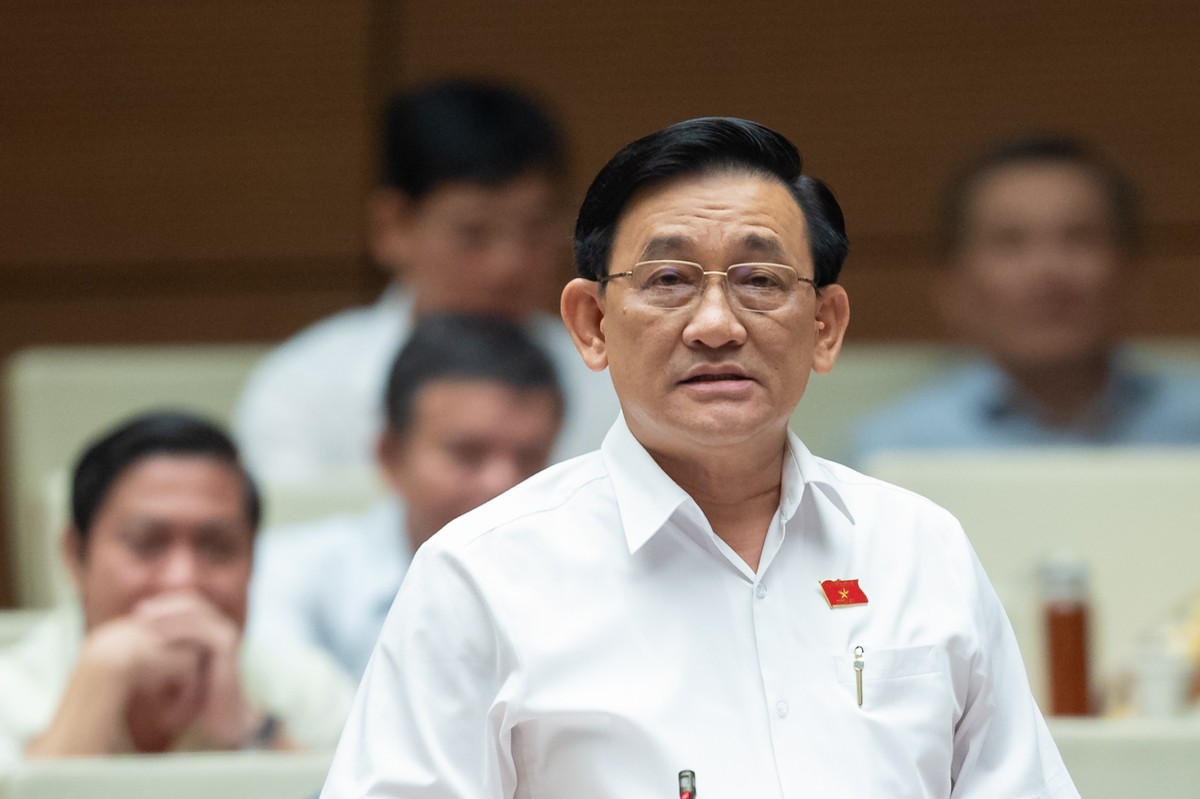 ĐBQH Trần Quốc Tuấn (đoàn Trà Vinh) phát biểu thảo luận hội trường sáng 31/5
