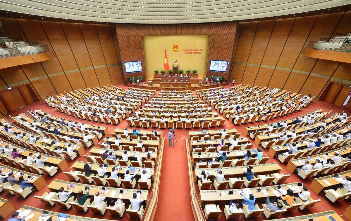 Quốc hội thông qua Chương trình xây dựng luật, pháp lệnh năm 2024; điều chỉnh Chương trình xây dựng luật, pháp lệnh năm 2023 tại Kỳ họp thứ 5 Quốc hội khoá XV.
