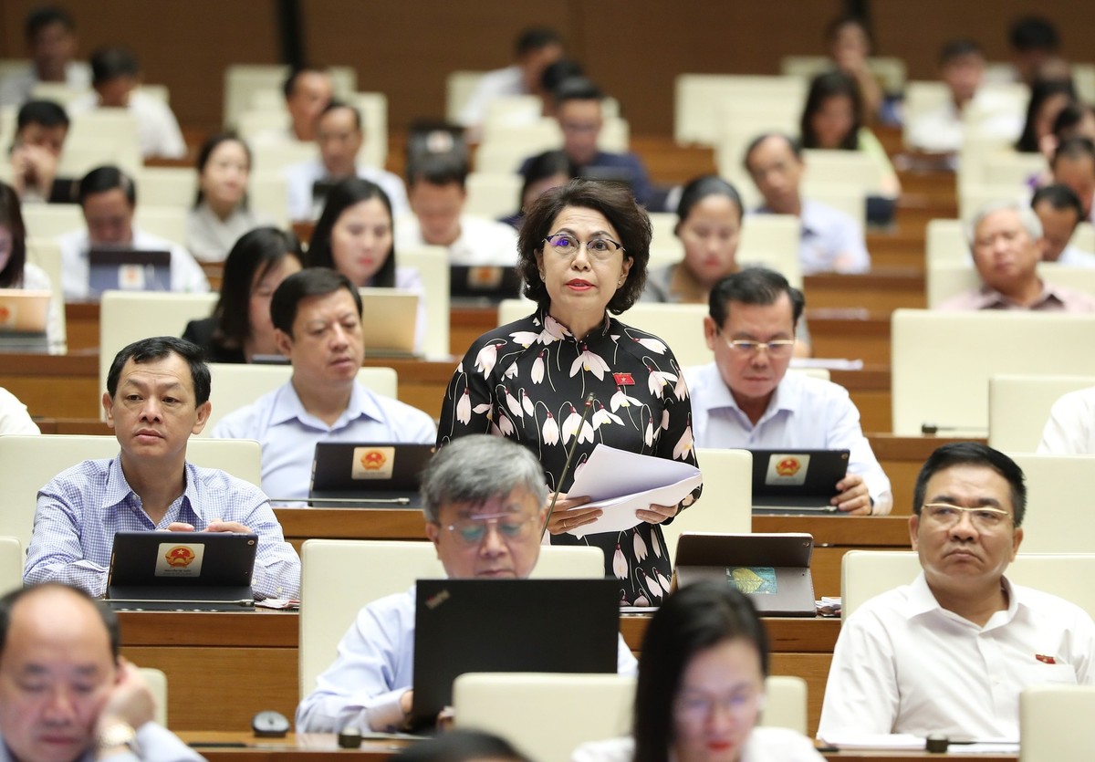 Đại biểu Quốc hội Tô Thị Bích Châu phát biểu thảo luận tại Hội trường Quốc hội sáng 21/6