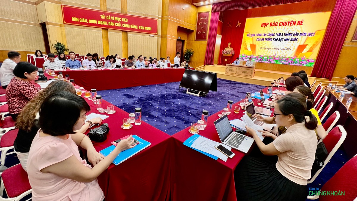 Toàn cảnh buổi họp báo