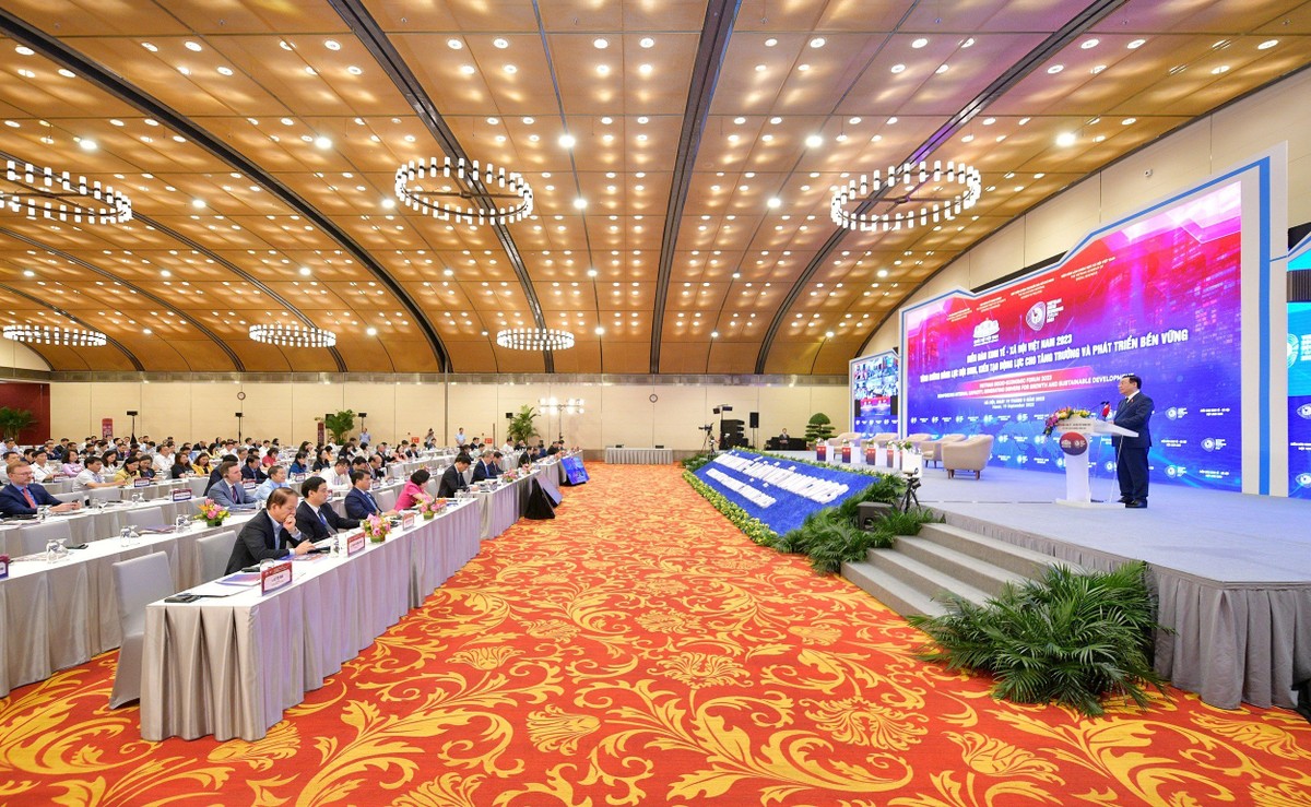 Chủ tịch Quốc hội Vương Đình Huệ phát biểu bế mạc Diễn đàn chiều 19/9. Chủ tịch Quốc hội Vương Đình Huệ phát biểu bế mạc Diễn đàn chiều 19/9.