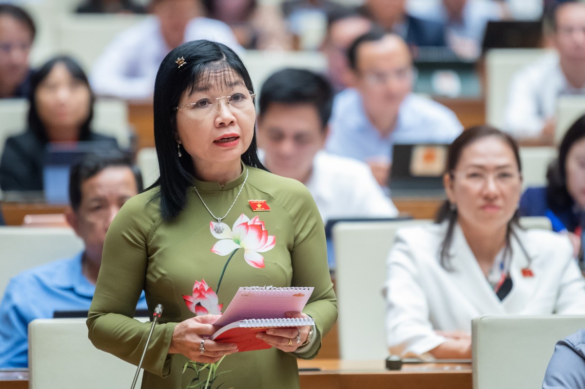 Đại biểu Quốc hội Trần Thị Thanh Hương (đoàn An Giang) chất vấn Thống đốc Nguyễn Thị Hồng về nhà ở Trang Chủ KL99Com Số 1 Link Đăng Ký KL999 sáng 6/11.