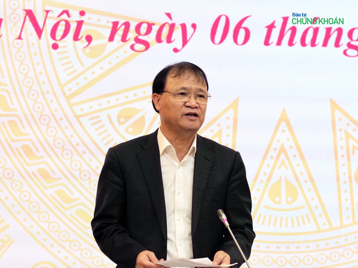 Thứ trưởng Bộ Công thương Đỗ Thắng Hải trình bày về biểu giá bán lẻ điện sinh hoạt mới tại Họp báo Kl993 ưu đãi thưởng hấp dẫn chiều 6/12 - Ảnh: M.Minh