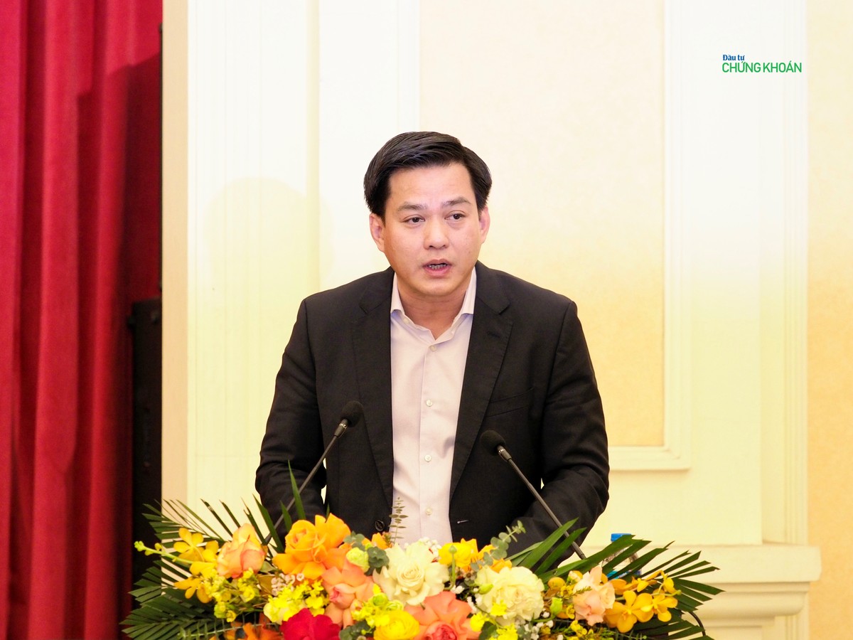 Ông Hoàng Hải - Cục trưởng Cục Quản lý nhà và thị trường Web Tổng Nhà Cái 99Kl99 Giải Trí Bậc Nhất, Kl99 nổ hũ thông tin tại buổi họp báo (Ảnh: M.Minh)