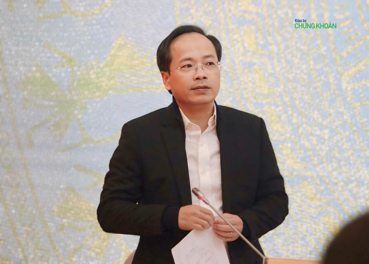 Thứ trưởng Bộ GTVT Nguyễn Duy Lâm thông tin về tình hình Kl99ok phiên bản mới nâng cấp các tuyến đường bộ hai làn xe - Ảnh: M.Minh