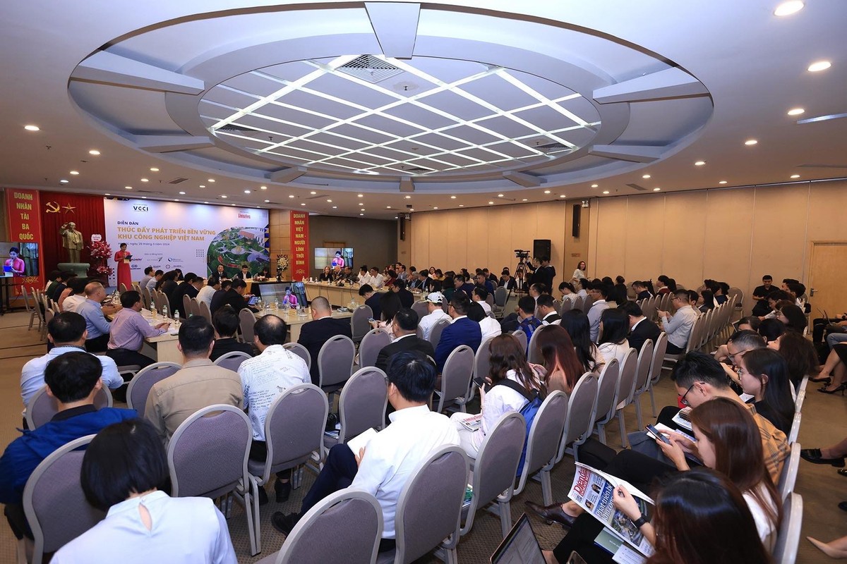 Diễn đàn "Thúc đẩy bền vững khu công nghiệp Việt Nam" do VCCI tổ chức sáng 28/3