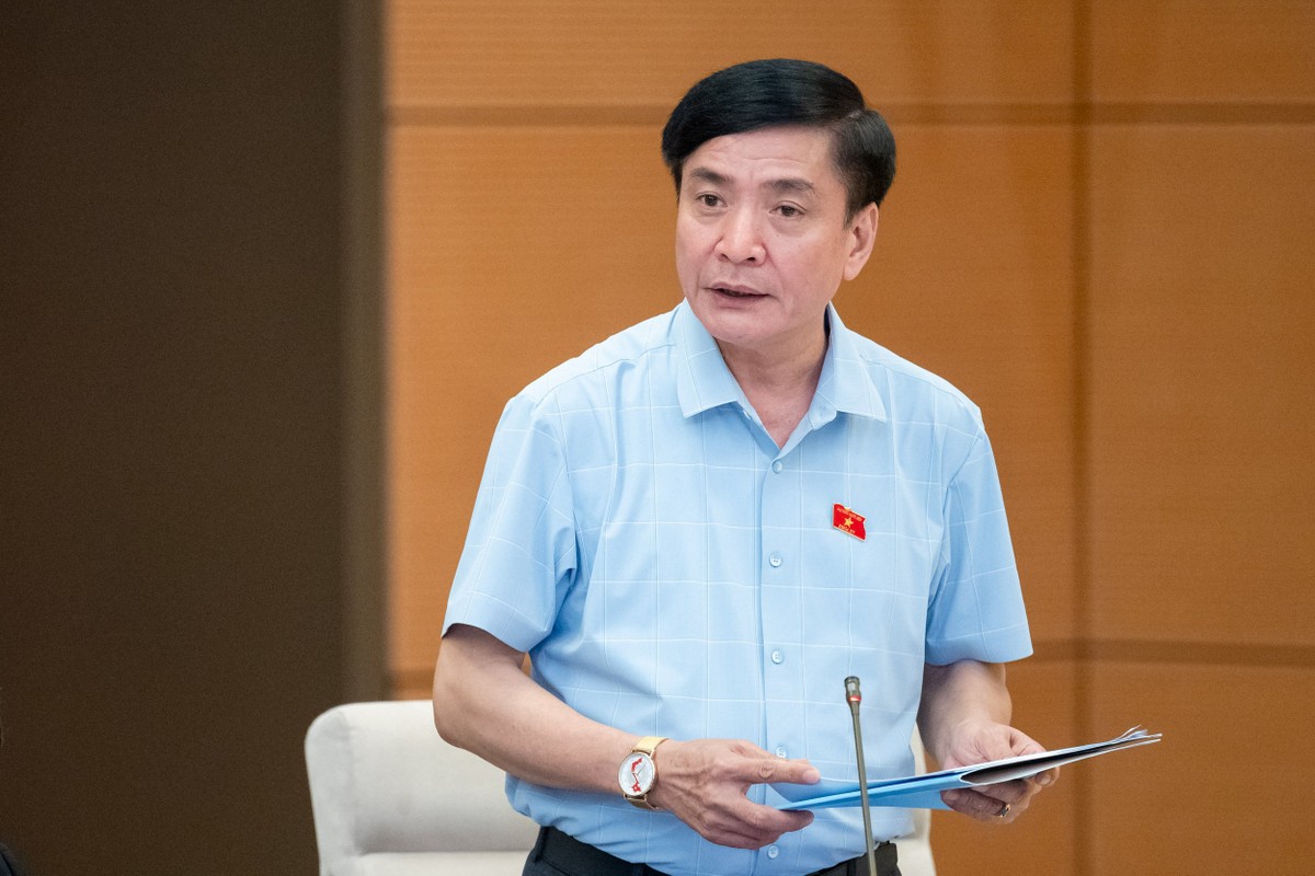Tổng thư ký Quốc hội, Chủ nhiệm Văn phòng Quốc hội Bùi Văn Cường báo cáo về việc chuẩn bị Kỳ họp thứ 7 Quốc hội khoá XV