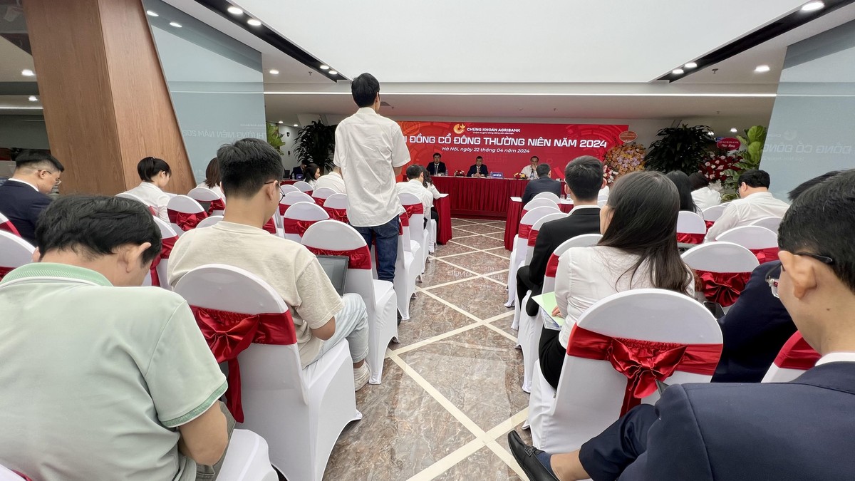 Trang Chủ KL99Com Số 1 Link Đăng Ký KL999 chất vấn tại ĐHCĐ sáng 22/4