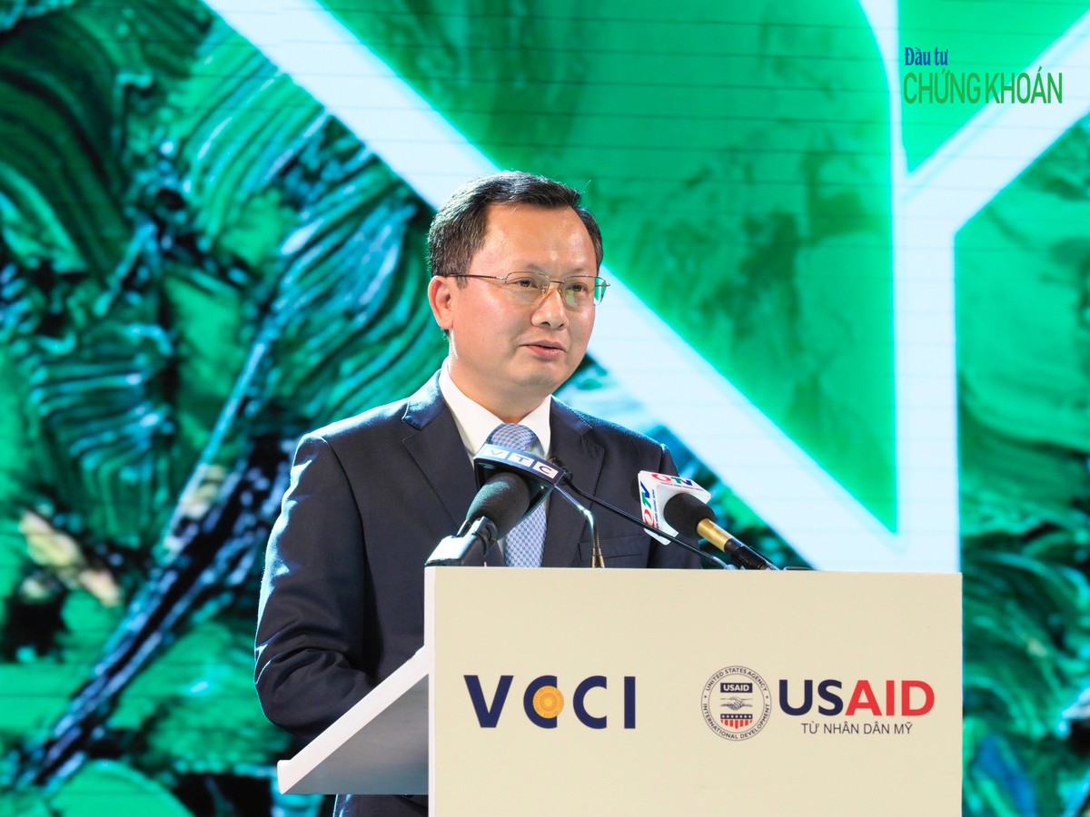 Ông Cao Tường Huy, Phó bí thư tỉnh uỷ, Chủ tịch UBND tỉnh Quảng Ninh phát biểu tri ân Kl991.com World Cup 2026 Chính Thức và người dân tại Lễ công bố PCI và PGI 2023 sáng 9/5.