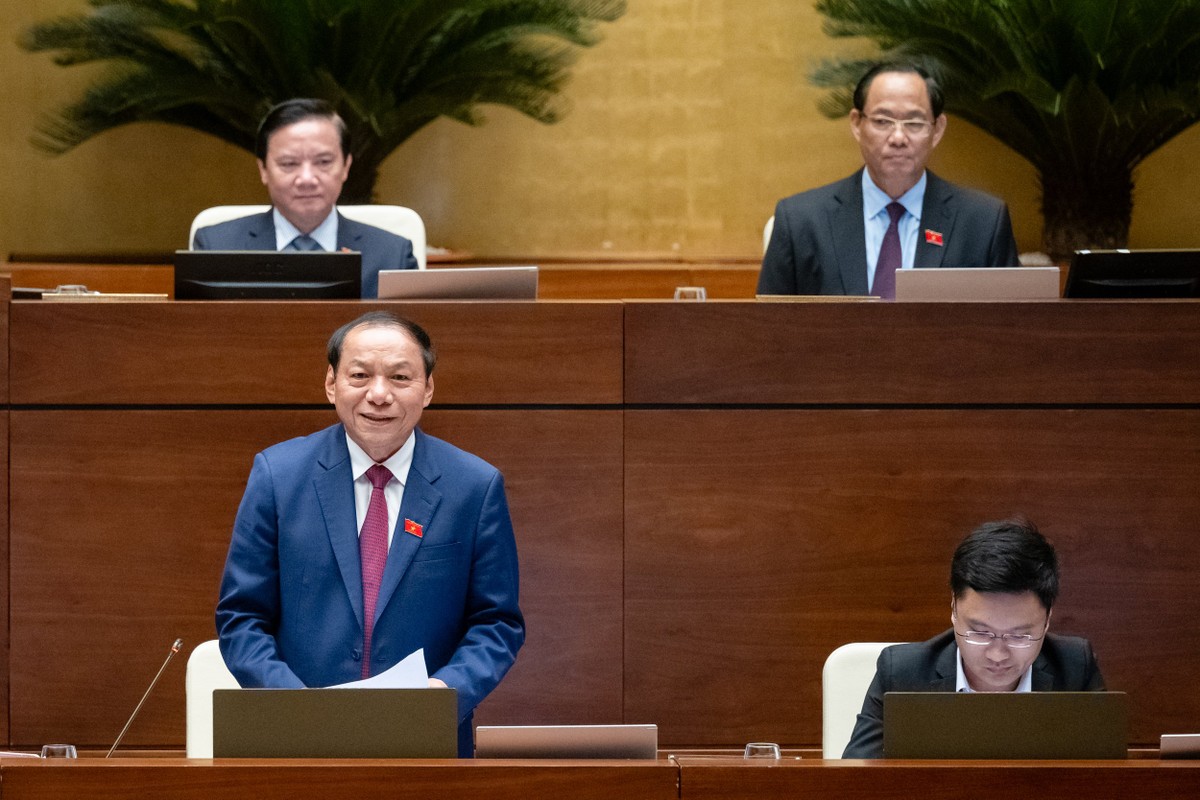 Bộ trưởng Bộ VHTTDL Nguyễn Văn Hùng trả lời chất vấn