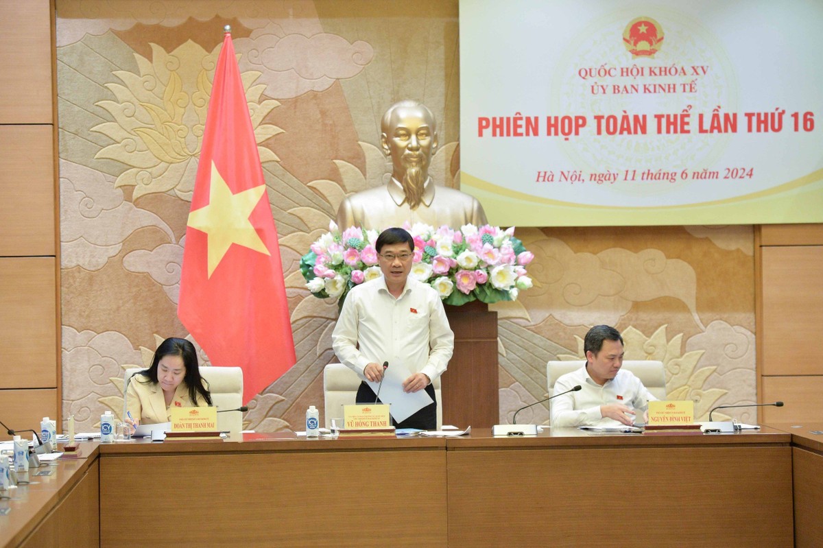 Chủ nhiệm Ủy ban Kl992 cổng game cá cược của Quốc hội Vũ Hồng Thanh phát biểu tại phiên họp (Ảnh: Hồ Long)