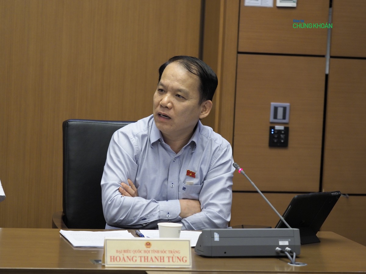 Chủ nhiệm Uỷ ban Kl992 Tham Gia Ngay của Quốc hội Hoàng Thanh Tùng thảo luận tại họp tổ chiều 19/6