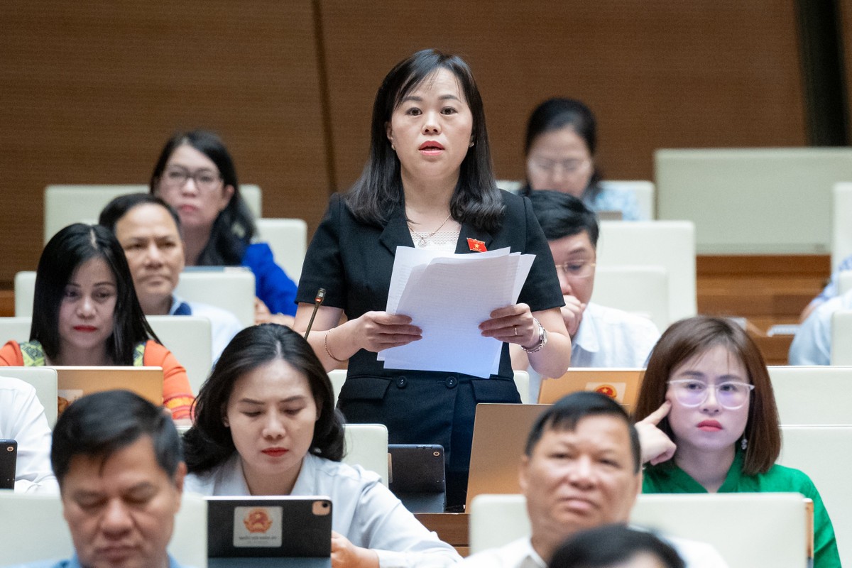 Đại biểu Khang Thị Mào (đoàn Yên Bái)