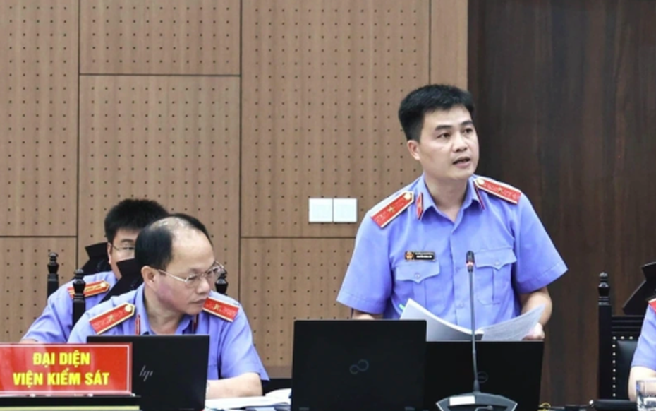 Đại diện Viện Kiểm sát trình bày quan điểm tại phiên tòa hôm 29/7 Đại diện Viện Kiểm sát trình bày quan điểm tại phiên tòa hôm 29/7