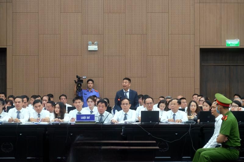 Hơn 100 luật sư tham gia bào chữa tại phiên toà Hơn 100 luật sư tham gia bào chữa tại phiên toà