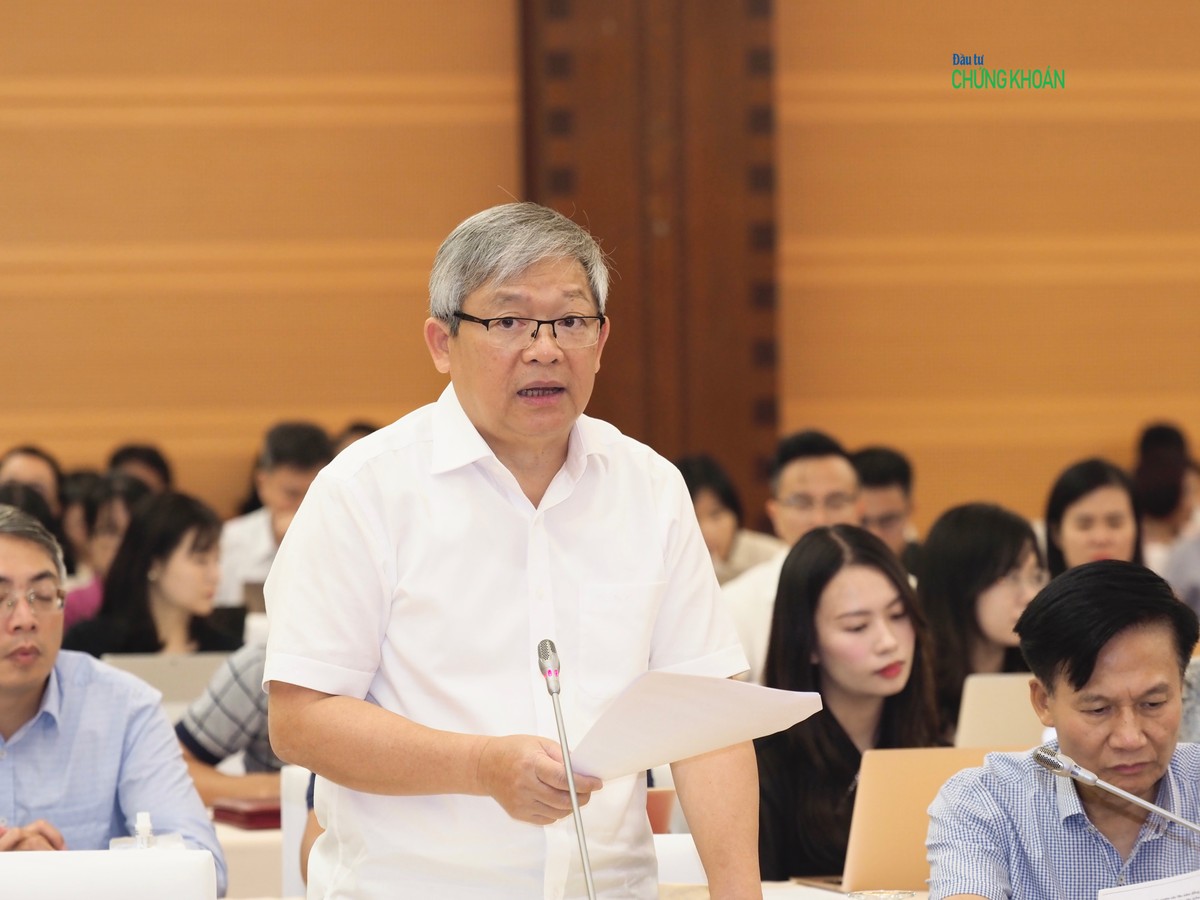Thiếu tướng Hoàng Anh Tuyên, Phó chánh văn phòng kiêm người phát ngôn Bộ Công an thông tin tại buổi họp báo chiều 7/10 (Ảnh: M.Minh)