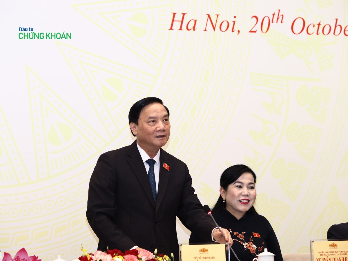 Phó Chủ tịch Quốc hội Nguyễn Khắc Định phát biểu tại họp báo chiều 20/10 (Ảnh: M.Minh)