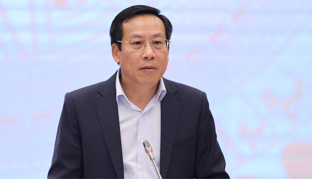 Thứ trưởng Bộ Y tế Lê Đức Luận trả lời tại họp báo
