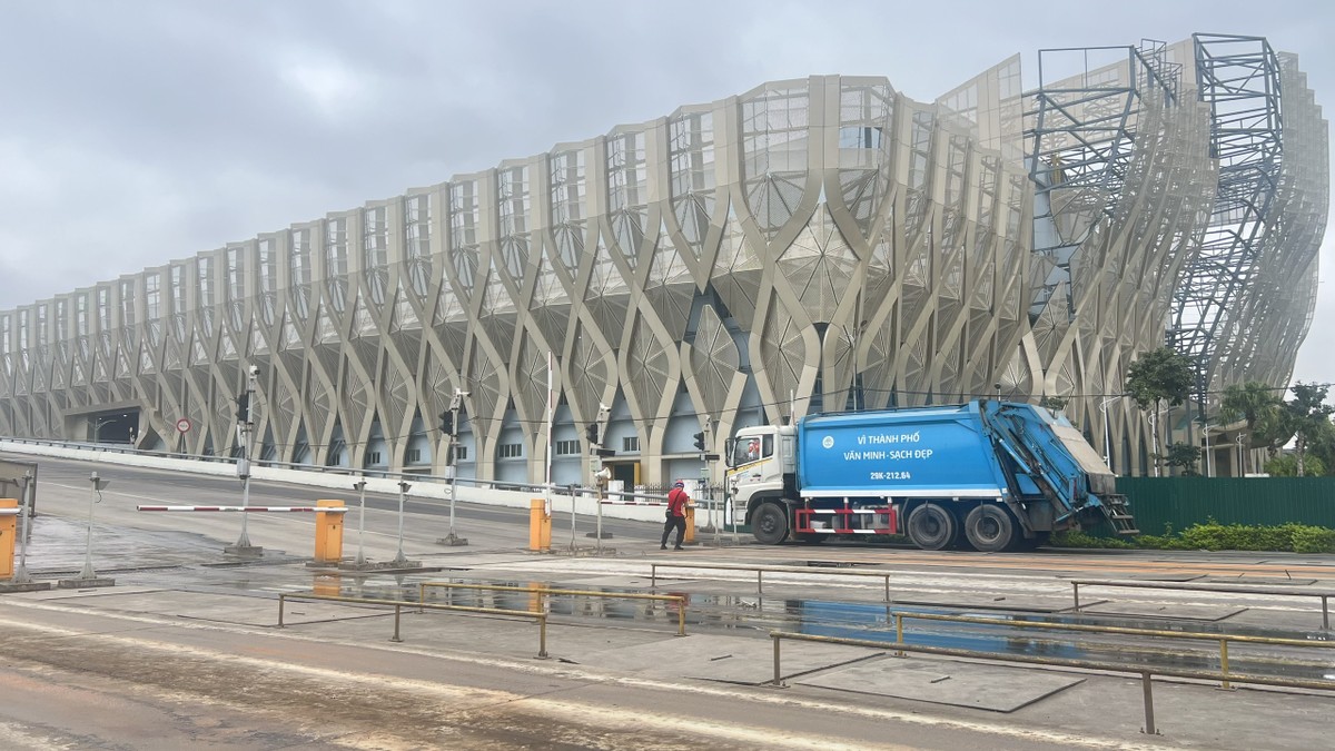 Dự án Nhà máy điện rác Sóc Sơn nằm trong Khu liên hợp xử lý chất thải Nam Sơn do Công ty Cổ phần Môi trường Năng lượng Thiên Ý (100% vốn Trung Quốc) là tổng thầu MCC, đồng thời quản lý và vận hành; tổng vốn Kl99ok phiên bản mới 7.500 tỷ đồng, xây dựng trên diện tích gần 17,5 ha.