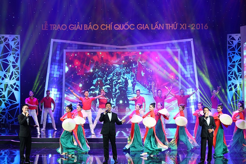 Báo Kl99ok phiên bản mới vinh dự nhận 2 giải báo chí quốc gia năm 2016 ảnh 1