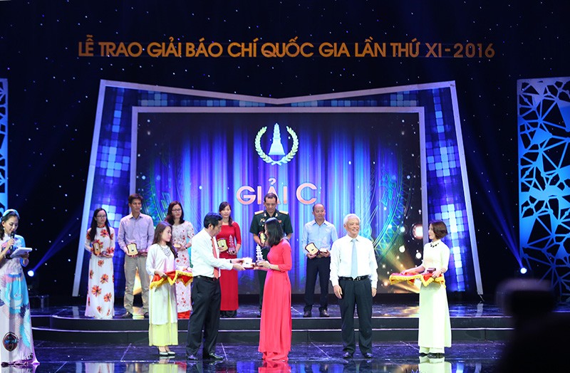 Báo Kl99ok phiên bản mới vinh dự nhận 2 giải báo chí quốc gia năm 2016 ảnh 4