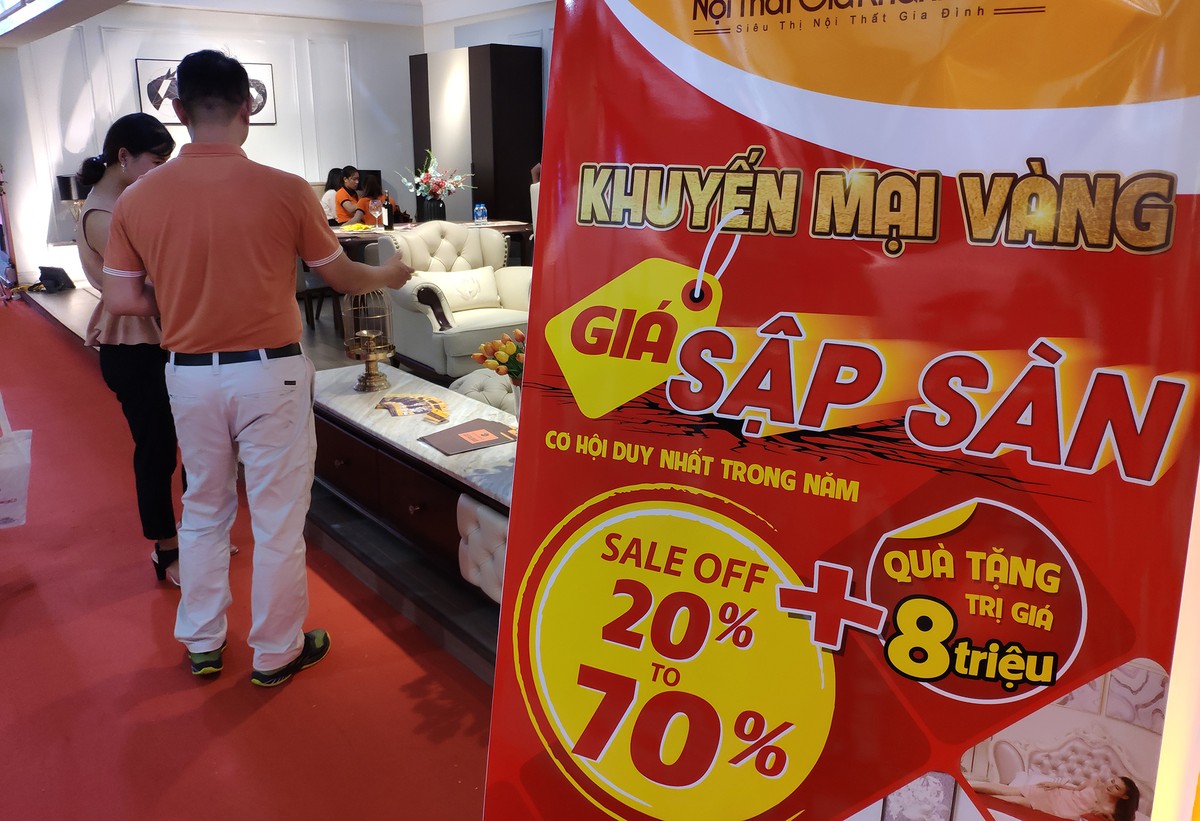 Vietbuild 2019: Đông nghẹt người tại các quầy bán... vòng phong thủy ảnh 16