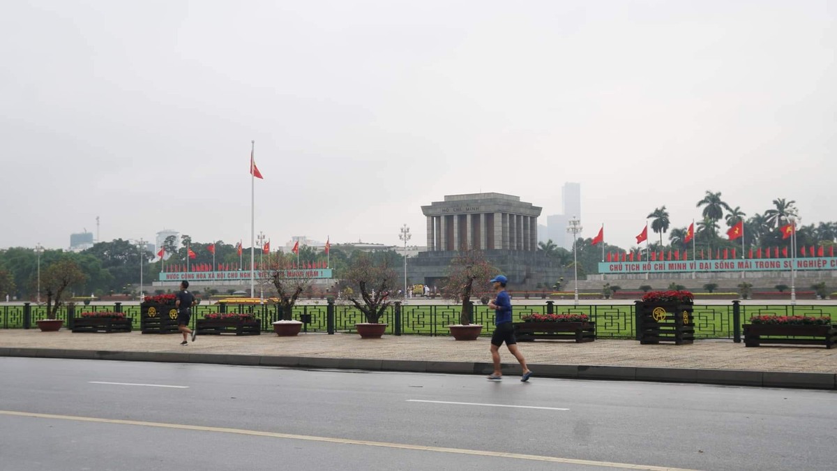Sau cơn mưa lớn, Hà Nội lại thanh bình trong sáng mùng 1 Tết ảnh 5