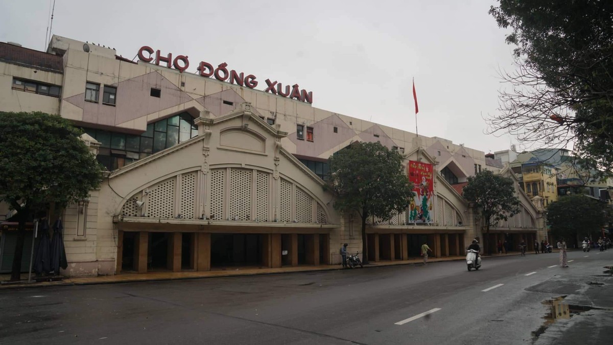 Sau cơn mưa lớn, Hà Nội lại thanh bình trong sáng mùng 1 Tết ảnh 6