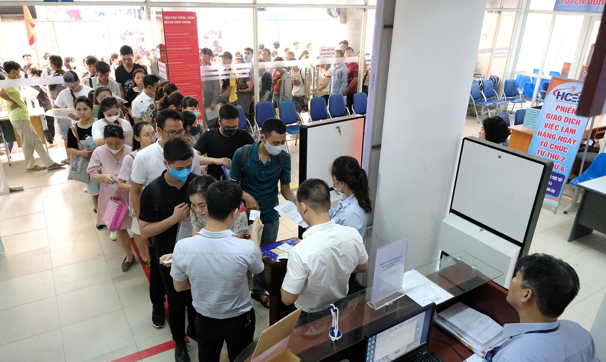 Xếp hàng từ 6h sáng làm trợ cấp Kl99kl phiên bản hoạt động thất nghiệp ảnh 9