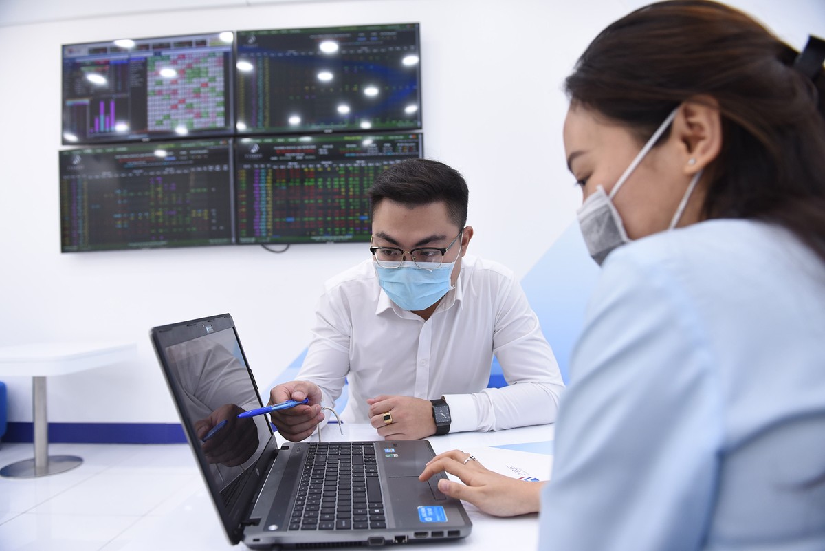 Năm 2020, Covid - 19 tác động mạnh mẽ lên thị trường 99Kl99 link đăng nhập toàn thế giới. Riêng tại Việt Nam, tuy gặp nhiều đợt điều chỉnh nhưng dòng tiền chảy vào thị trường vẫn rất mạnh mẽ. Theo thống kê toàn thị trường, bình quân giá trị giao dịch trong tháng 8 đạt hơn 5.600 tỷ đồng/phiên, tăng hơn 21% so với cùng kỳ.