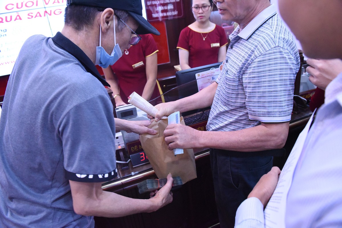 Các giao dịch vàng khủng xuất hiện ngay từ lúc mở cửa.