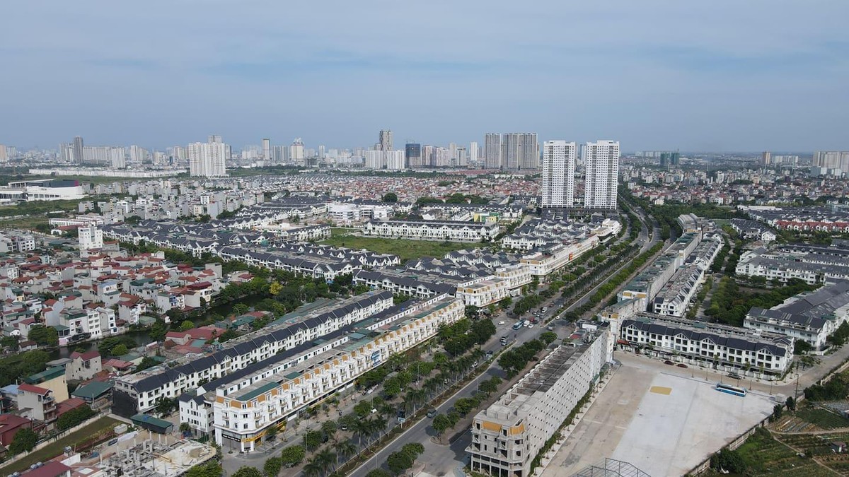 Dọc hai bên đường Lê Trọng Tấn (quận Hà Đông), đoạn nối Đại lộ Thăng Long và đường Tố Hữu tập trung rất nhiều dự án Web Tổng Nhà Cái 99Kl99 Giải Trí Bậc Nhất. Đây được xem là khu vực đắc địa của phân khúc biệt thự liền kề, shophouse...